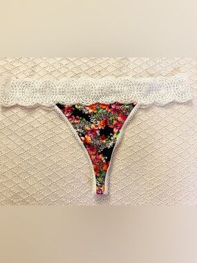 Vintage 2012 Victoria's Secret Floral White Lace-Trim Thong